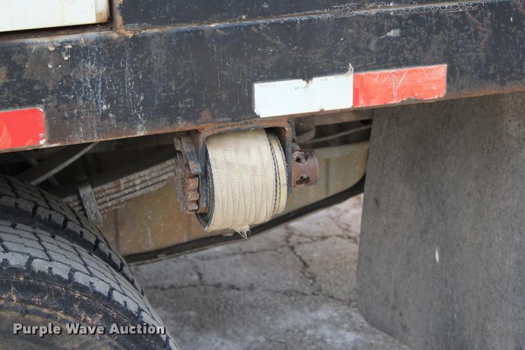 image for item DA2729 2002 Ford F550 flatbed truck