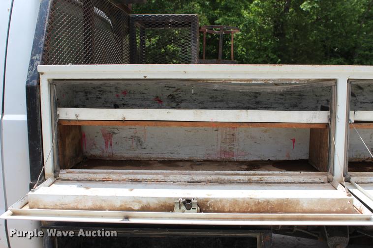 image for item DA2729 2002 Ford F550 flatbed truck