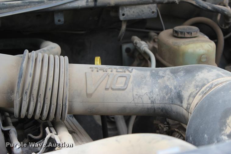 image for item DA2729 2002 Ford F550 flatbed truck