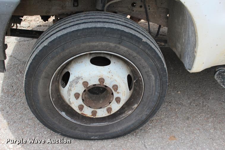 image for item DA2729 2002 Ford F550 flatbed truck