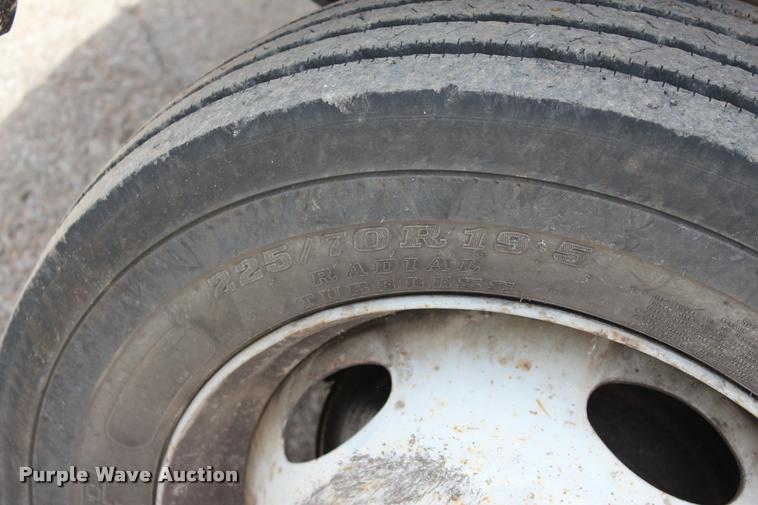 image for item DA2729 2002 Ford F550 flatbed truck