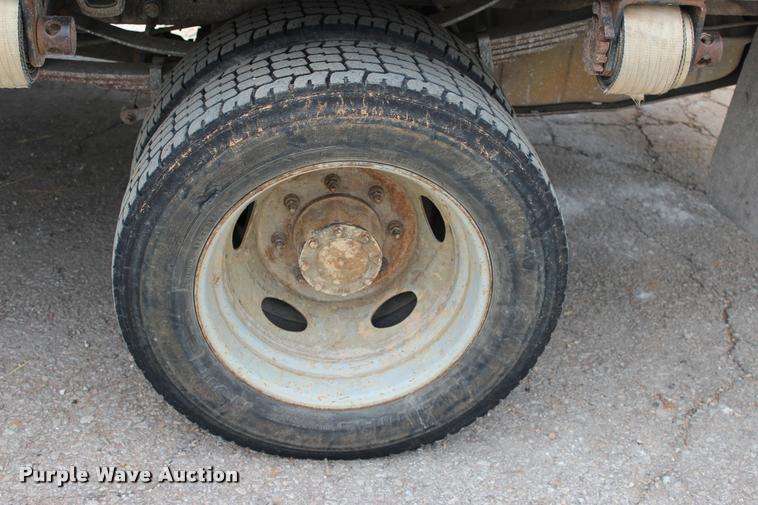 image for item DA2729 2002 Ford F550 flatbed truck