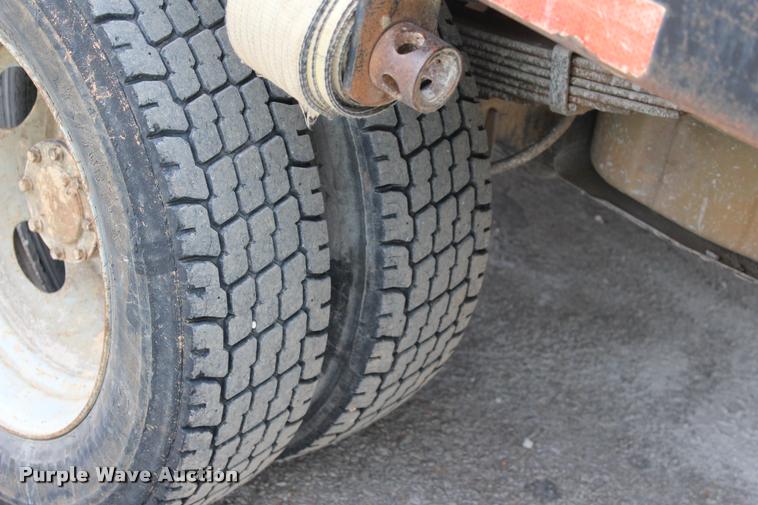 image for item DA2729 2002 Ford F550 flatbed truck