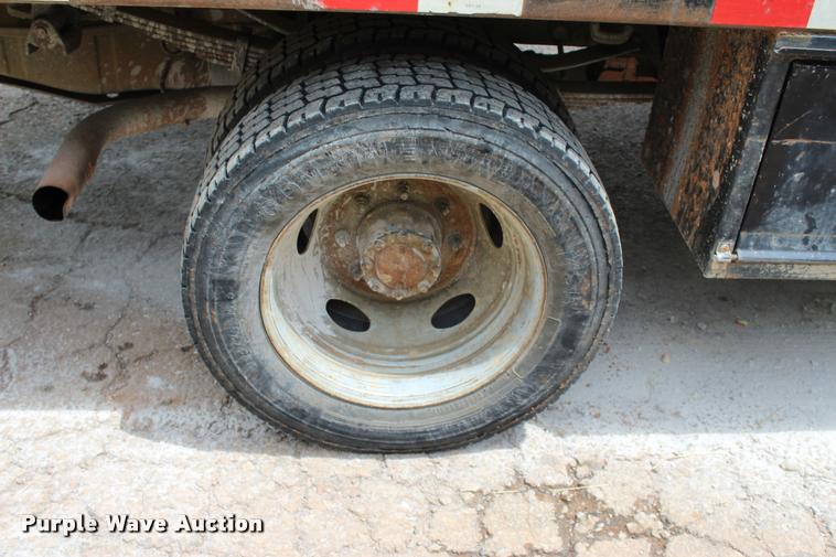 image for item DA2729 2002 Ford F550 flatbed truck