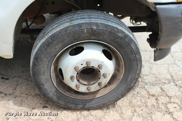 image for item DA2729 2002 Ford F550 flatbed truck