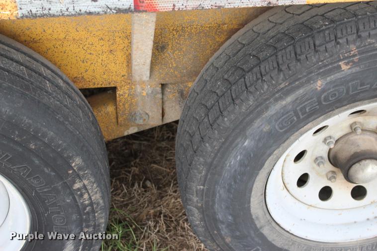 image for item DA2730 2006 Starlite 82-H206CR equipment trailer