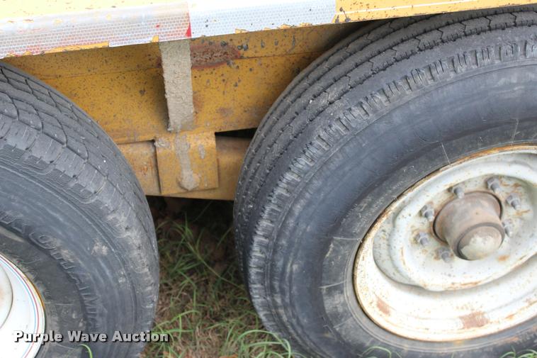 image for item DA2730 2006 Starlite 82-H206CR equipment trailer