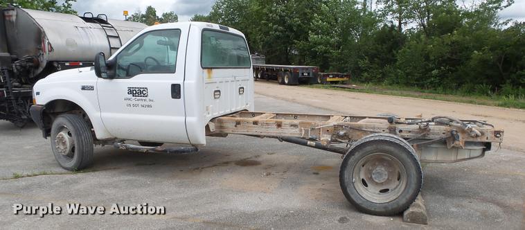 image for item DA2731 2003 Ford F550 truck cab and chassis