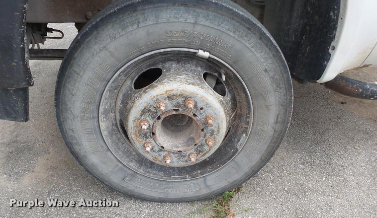 image for item DA2731 2003 Ford F550 truck cab and chassis