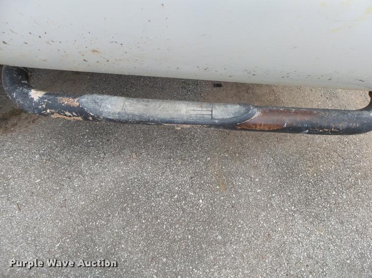 image for item DA2731 2003 Ford F550 truck cab and chassis