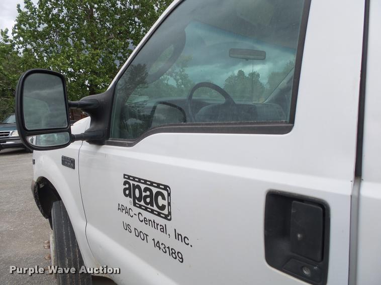 image for item DA2731 2003 Ford F550 truck cab and chassis