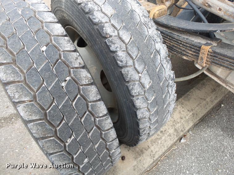 image for item DA2731 2003 Ford F550 truck cab and chassis