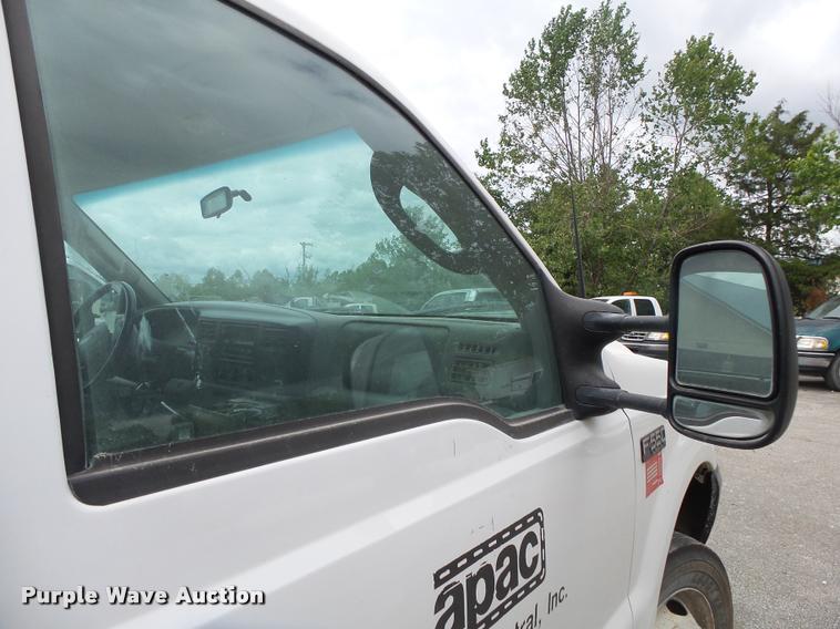 image for item DA2731 2003 Ford F550 truck cab and chassis