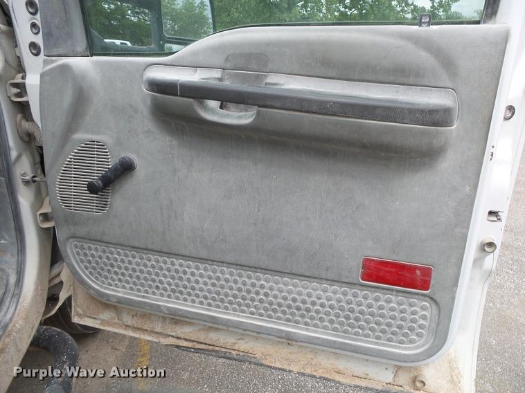 image for item DA2731 2003 Ford F550 truck cab and chassis