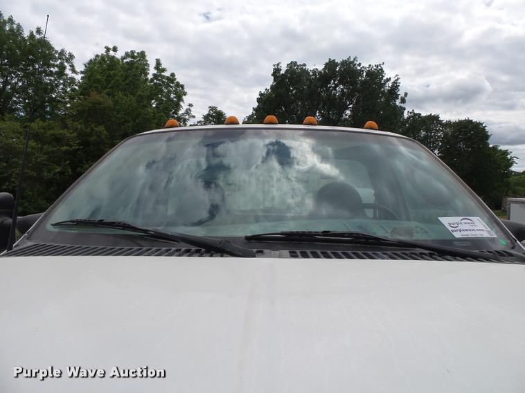 image for item DA2731 2003 Ford F550 truck cab and chassis