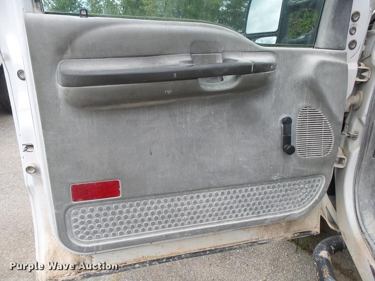 image for item DA2731 2003 Ford F550 truck cab and chassis