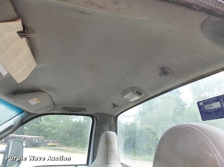 image for item DA2731 2003 Ford F550 truck cab and chassis