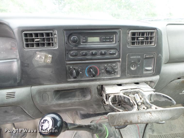 image for item DA2731 2003 Ford F550 truck cab and chassis