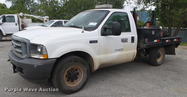 image for item DA2732 2003 Ford F250 Super Duty flatbed pickup truck