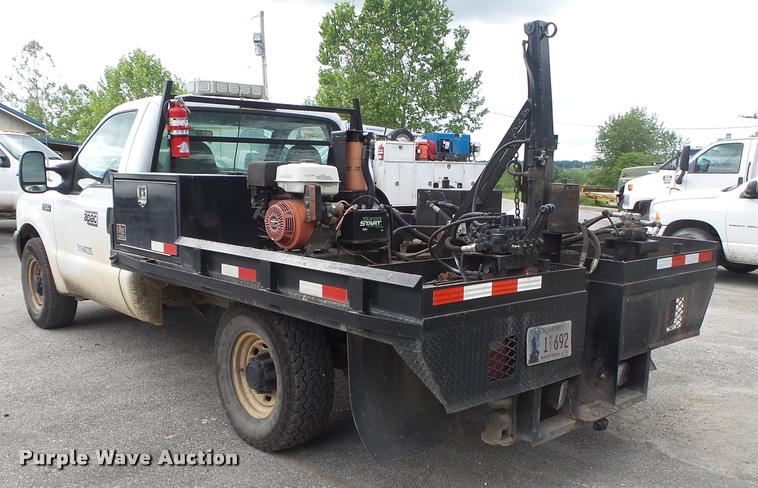 image for item DA2732 2003 Ford F250 Super Duty flatbed pickup truck