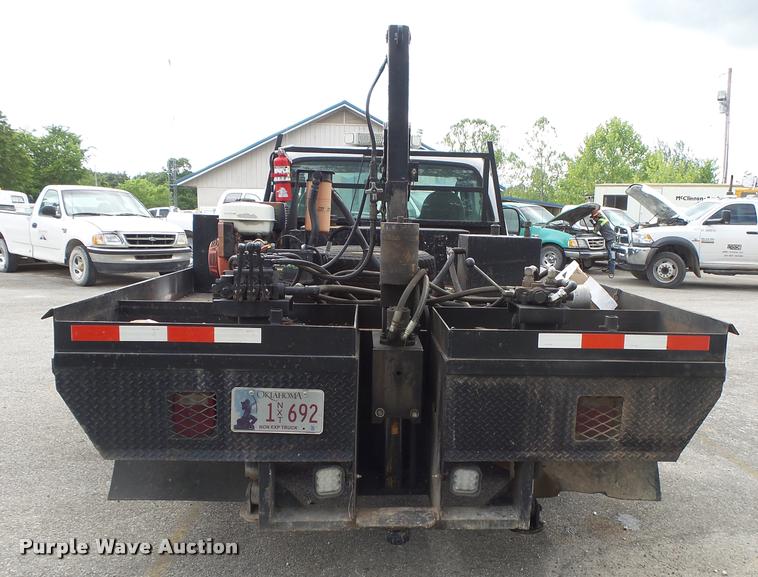 image for item DA2732 2003 Ford F250 Super Duty flatbed pickup truck