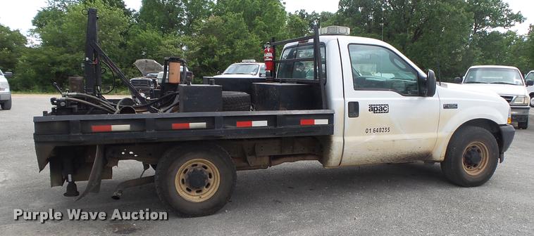 image for item DA2732 2003 Ford F250 Super Duty flatbed pickup truck