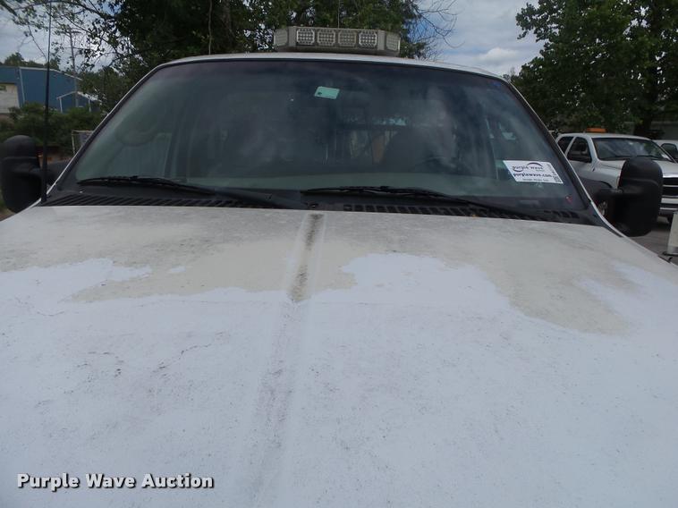 image for item DA2732 2003 Ford F250 Super Duty flatbed pickup truck