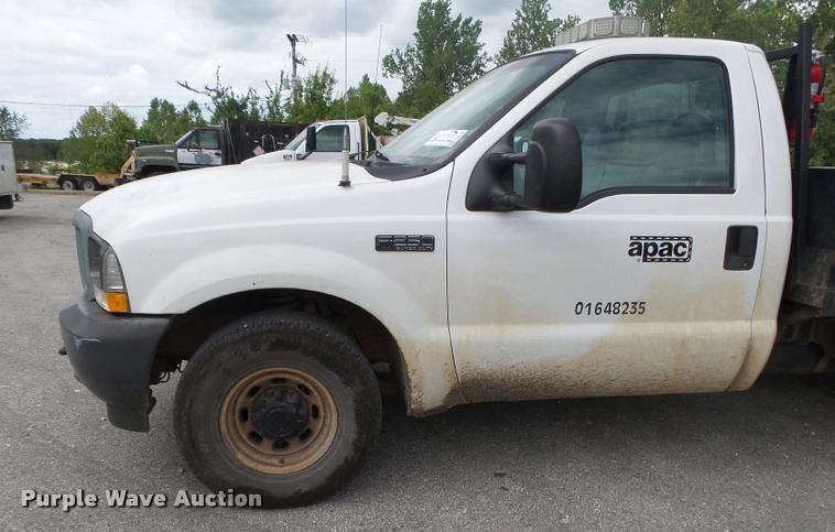 image for item DA2732 2003 Ford F250 Super Duty flatbed pickup truck