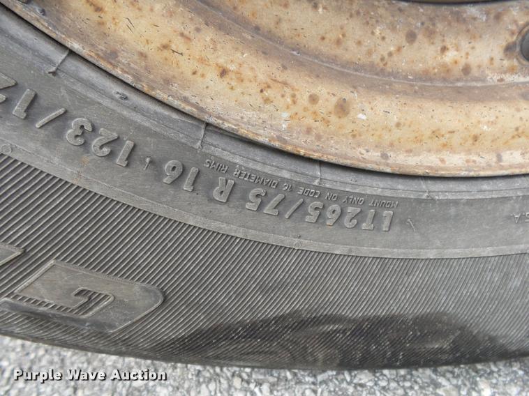 image for item DA2732 2003 Ford F250 Super Duty flatbed pickup truck