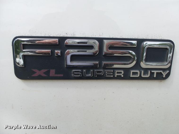 image for item DA2732 2003 Ford F250 Super Duty flatbed pickup truck