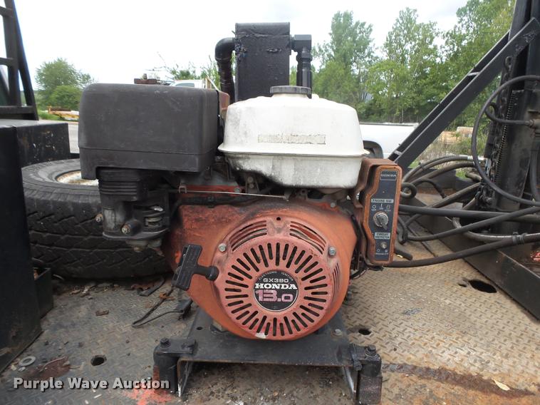 image for item DA2732 2003 Ford F250 Super Duty flatbed pickup truck