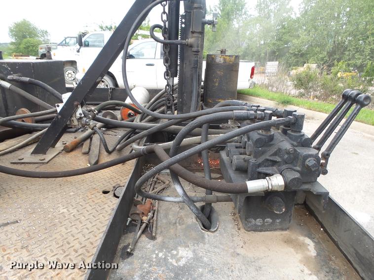 image for item DA2732 2003 Ford F250 Super Duty flatbed pickup truck