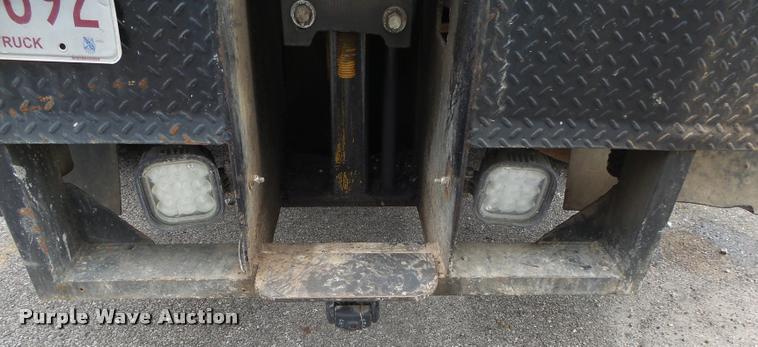 image for item DA2732 2003 Ford F250 Super Duty flatbed pickup truck