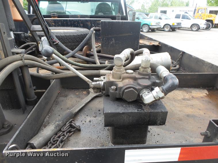 image for item DA2732 2003 Ford F250 Super Duty flatbed pickup truck