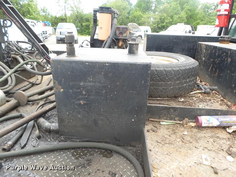 image for item DA2732 2003 Ford F250 Super Duty flatbed pickup truck