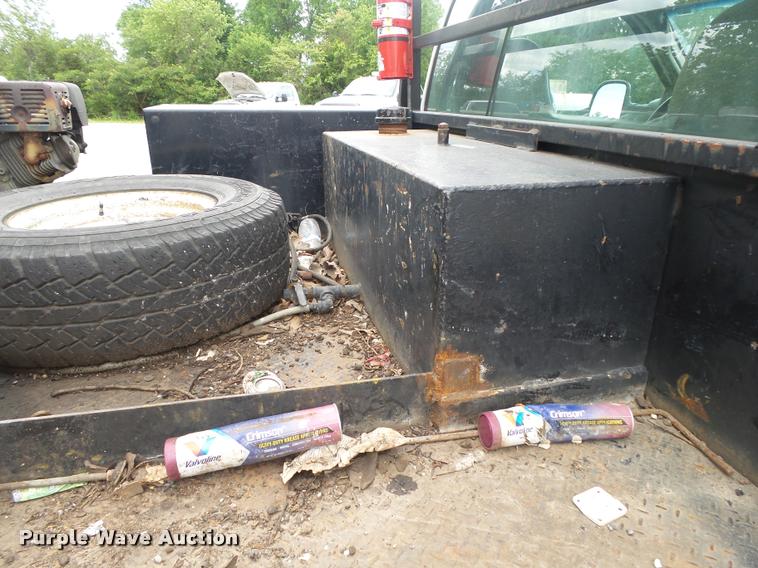 image for item DA2732 2003 Ford F250 Super Duty flatbed pickup truck