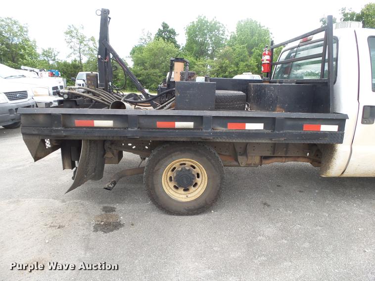 image for item DA2732 2003 Ford F250 Super Duty flatbed pickup truck
