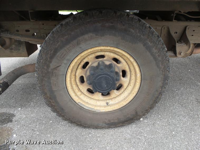 image for item DA2732 2003 Ford F250 Super Duty flatbed pickup truck