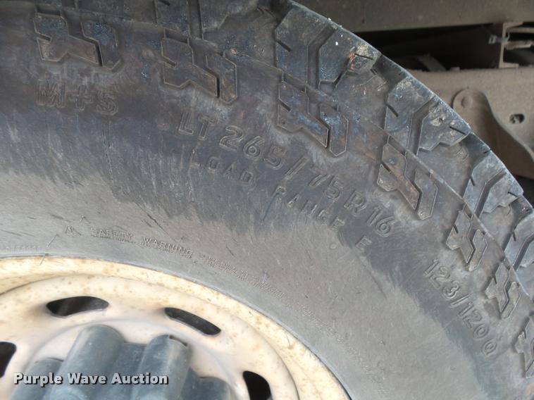 image for item DA2732 2003 Ford F250 Super Duty flatbed pickup truck