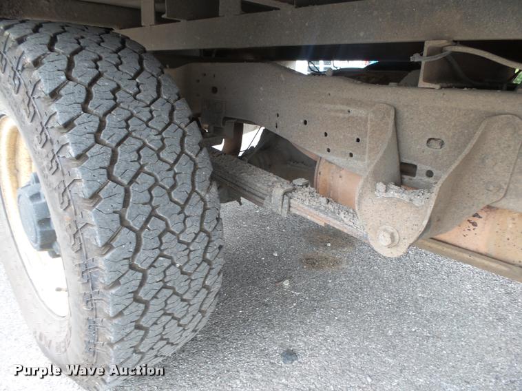 image for item DA2732 2003 Ford F250 Super Duty flatbed pickup truck