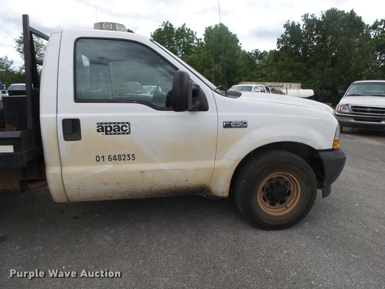 image for item DA2732 2003 Ford F250 Super Duty flatbed pickup truck