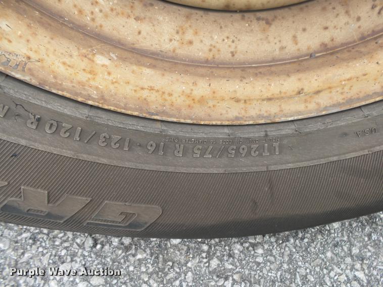 image for item DA2732 2003 Ford F250 Super Duty flatbed pickup truck