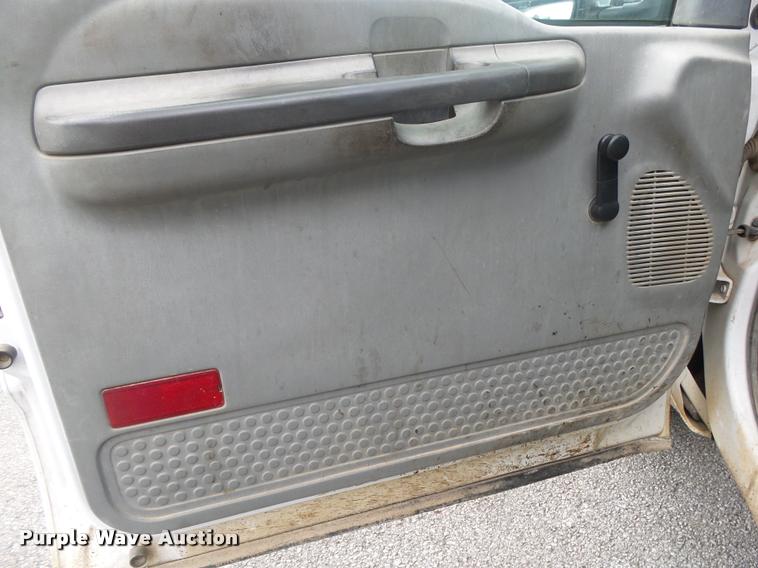 image for item DA2732 2003 Ford F250 Super Duty flatbed pickup truck