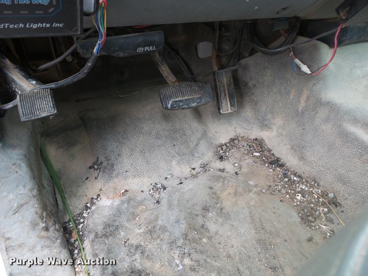 image for item DA2732 2003 Ford F250 Super Duty flatbed pickup truck