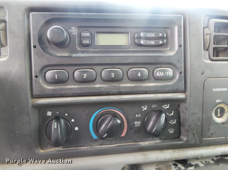 image for item DA2732 2003 Ford F250 Super Duty flatbed pickup truck