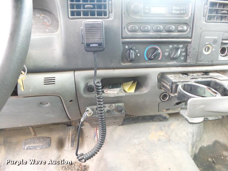 image for item DA2732 2003 Ford F250 Super Duty flatbed pickup truck