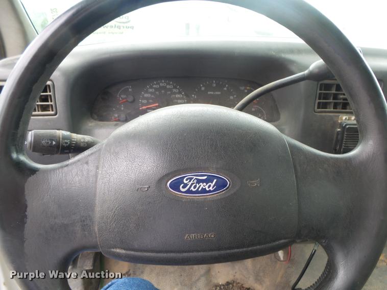 image for item DA2732 2003 Ford F250 Super Duty flatbed pickup truck