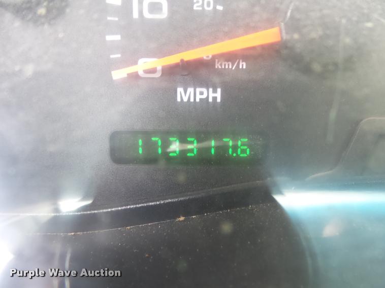 image for item DA2732 2003 Ford F250 Super Duty flatbed pickup truck