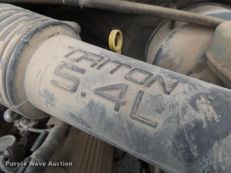 image for item DA2732 2003 Ford F250 Super Duty flatbed pickup truck