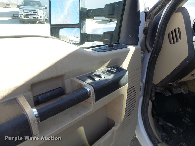 image for item DA3445 2010 Ford F350 Super Duty Crew Cab flatbed pickup truck